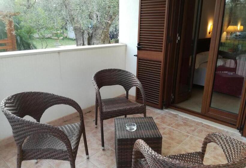 Номер Стандарт, Borgo Cerasa