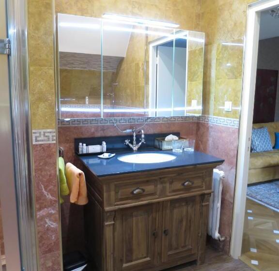 Четырехместный Номер Deluxe, Kerblondel