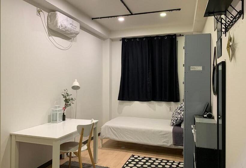 חדר סטנדרד יחיד חדר אמבטיה משותף, Whitetail Guesthouse   Hostel