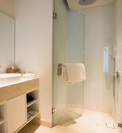 اتاق لوکس با تخت بزرگ, Bali Paragon Resort