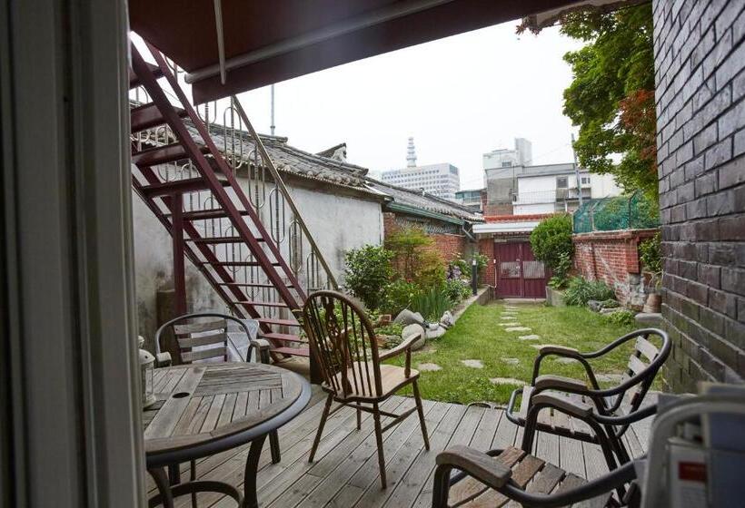 패밀리 룸, Hans House