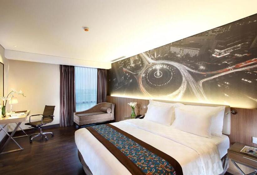 Номер Deluxe, Swiss Belhotel Airport Jakarta