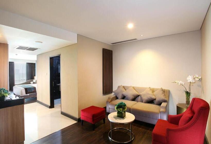 Номер Deluxe, Swiss Belhotel Airport Jakarta