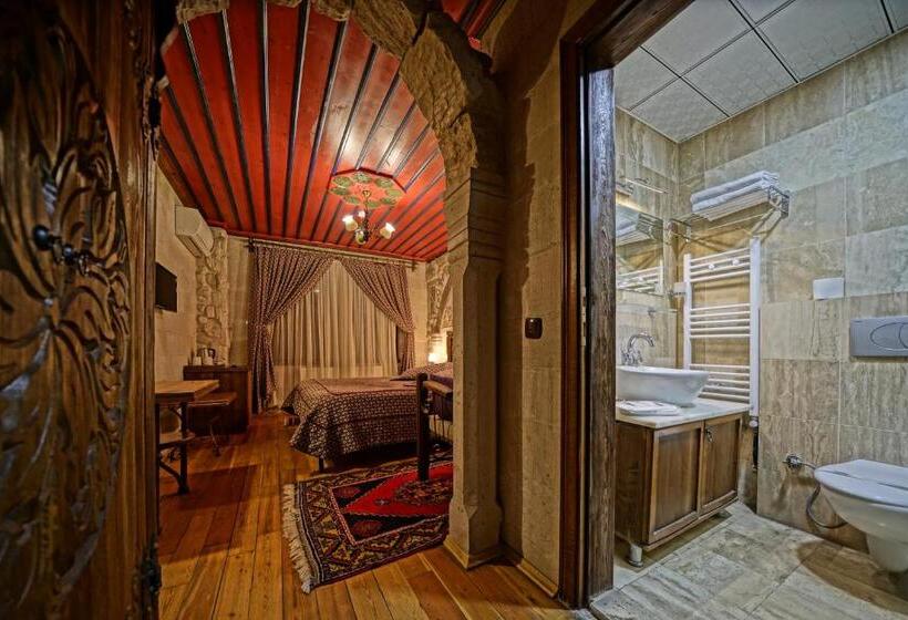 Quarto Estandar, Alaturca House