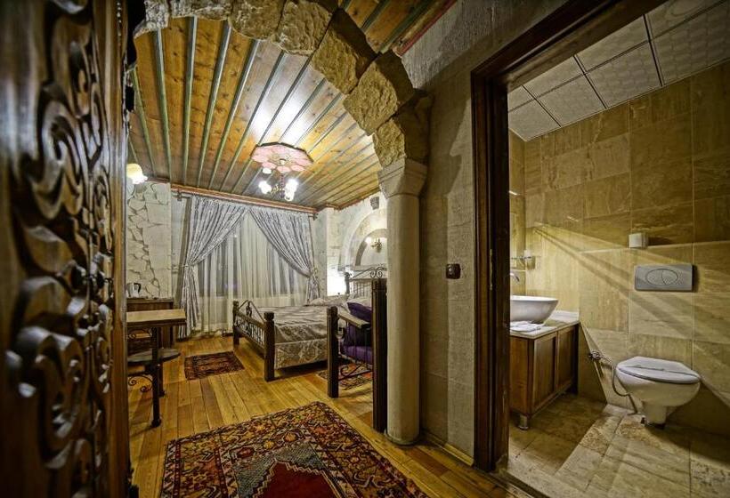 Quarto Estandar, Alaturca House