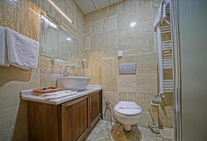 Quarto Estandar, Alaturca House