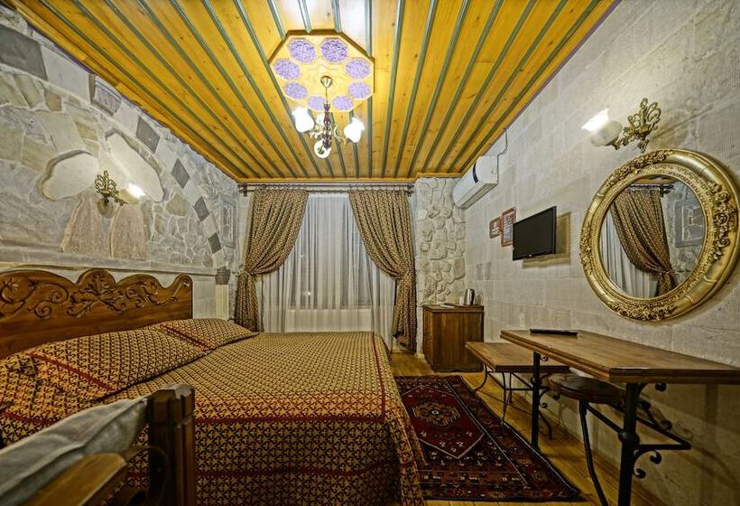 Quarto Estandar, Alaturca House