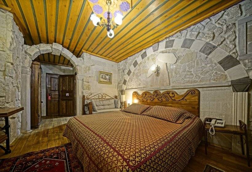 Quarto Estandar, Alaturca House
