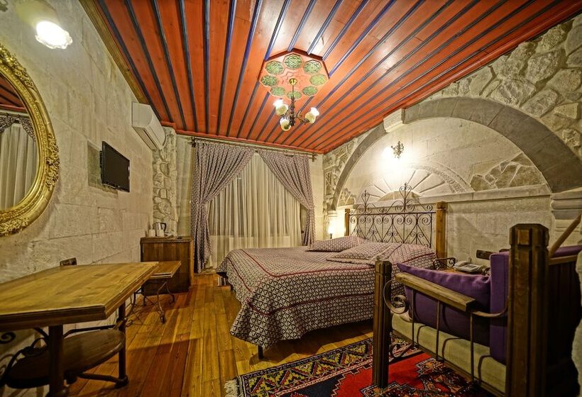Quarto Estandar, Alaturca House