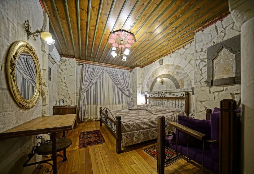 Quarto Estandar, Alaturca House