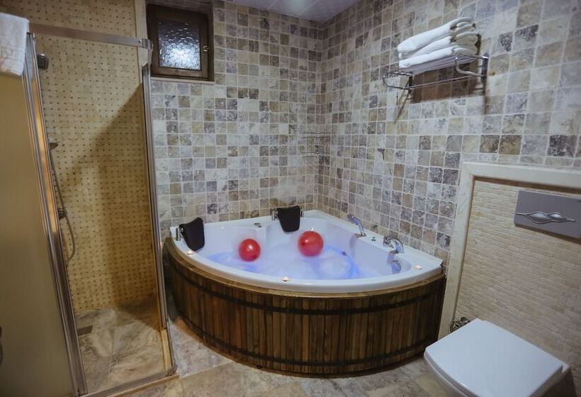 Quarto Estandar, Alaturca House