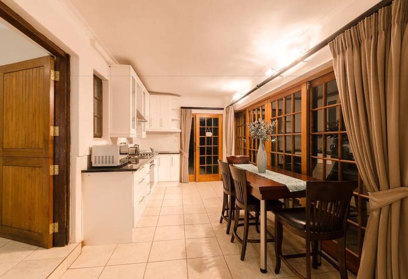 Family Suite, Nut Grove Boutique