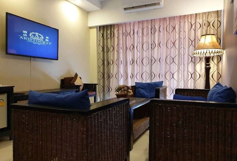Полулюкс, Aristocrat Residence &