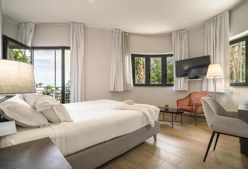 Номер Стандард Боковой Вид на Море с Балконом, Taormina Palace