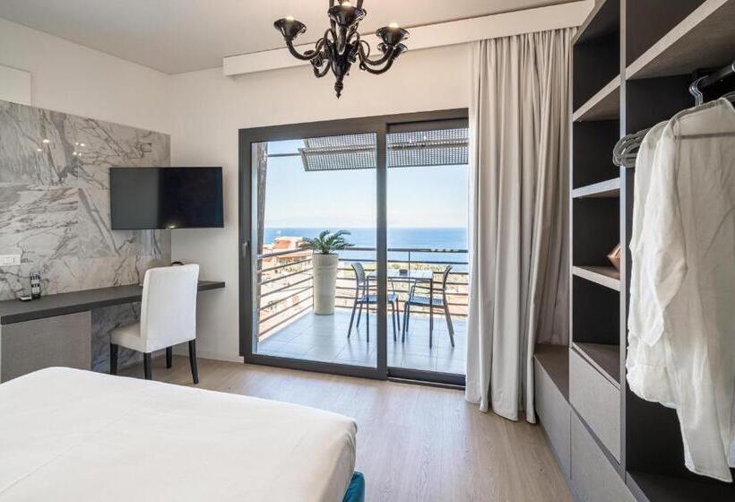 Номер Deluxe Вид на Море с Балконом, Taormina Palace
