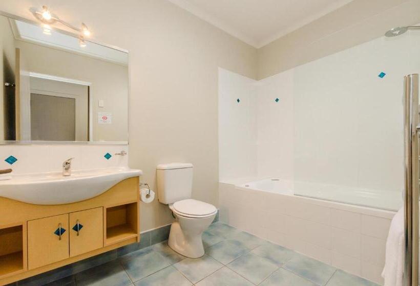 스탠다드 스튜디오, Raumati Sands Resort