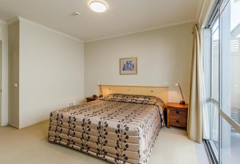 스탠다드 스튜디오, Raumati Sands Resort