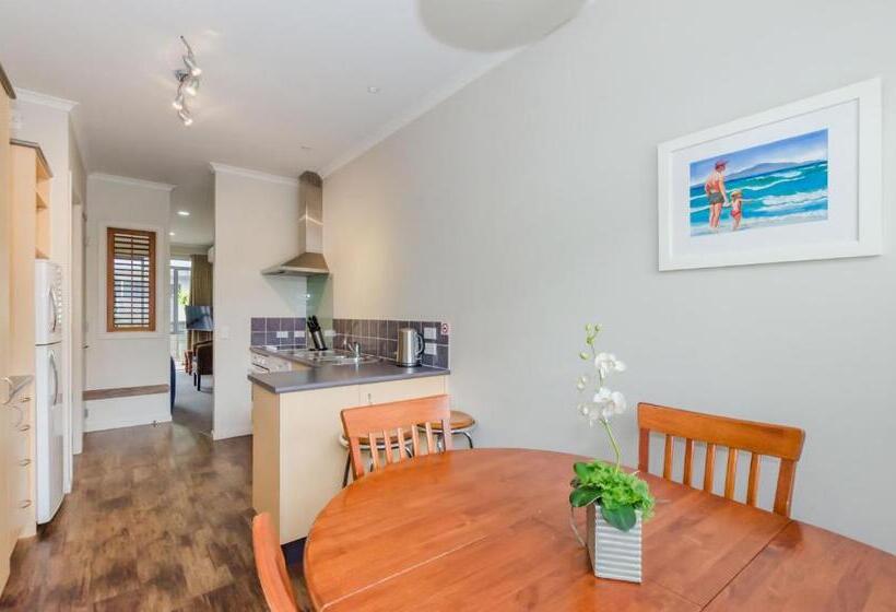 스위트, Raumati Sands Resort