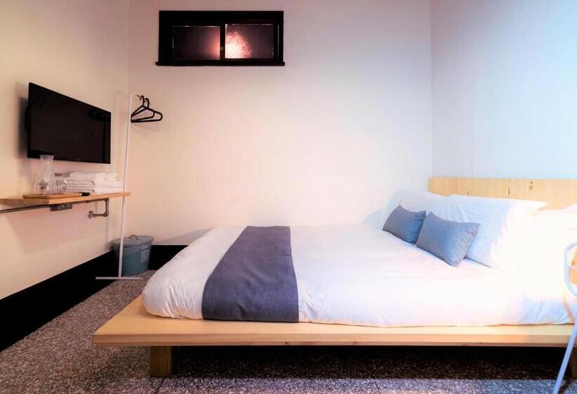 اتاق استاندارد با سرویس بهداشتی مشترک, With Inn Hostel