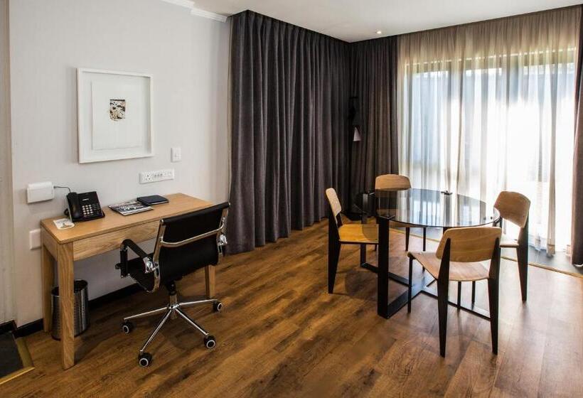 דירת 2 חדרי שינה עם נוף לגינה, Max Executive Apartments