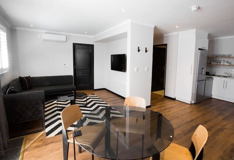 דירת שני חדרים, Max Executive Apartments