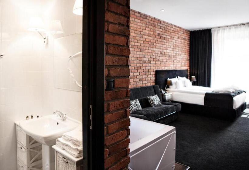 سوئیت جونیور با چشم‌انداز, Betmanowska Main Square Residence Adults Only
