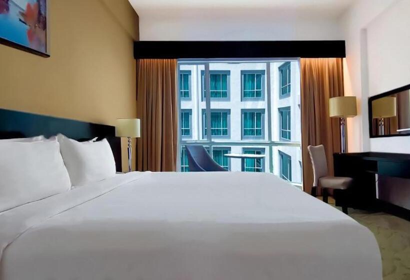 اتاق استاندارد با چشم‌انداز استخر, Pan Borneo Hotel Kota Kinabalu