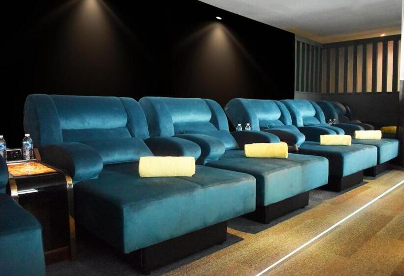 اتاق استاندارد با اتاق نشیمن, Pan Borneo Hotel Kota Kinabalu