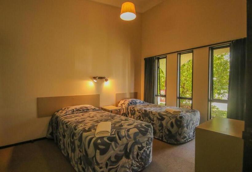 Семейные Апартаменты, Riverside Motel