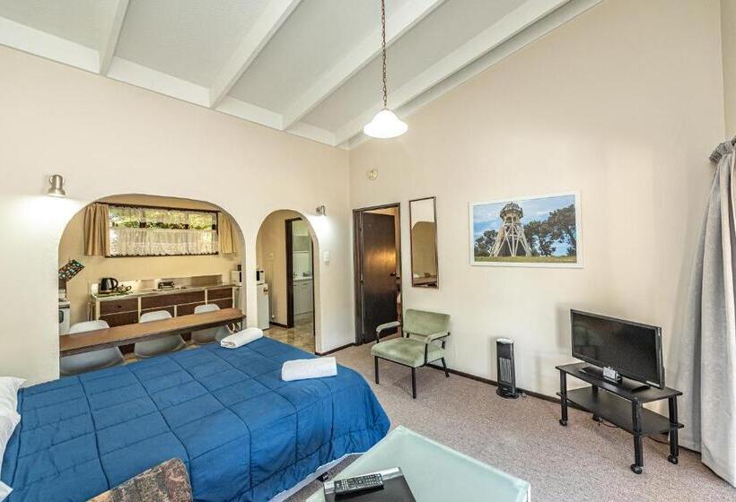 Семейные Апартаменты, Riverside Motel