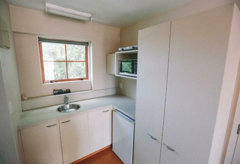 Студия Стандарт, Addington Stadium Motel