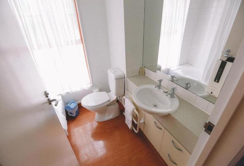 Студия Стандарт, Addington Stadium Motel
