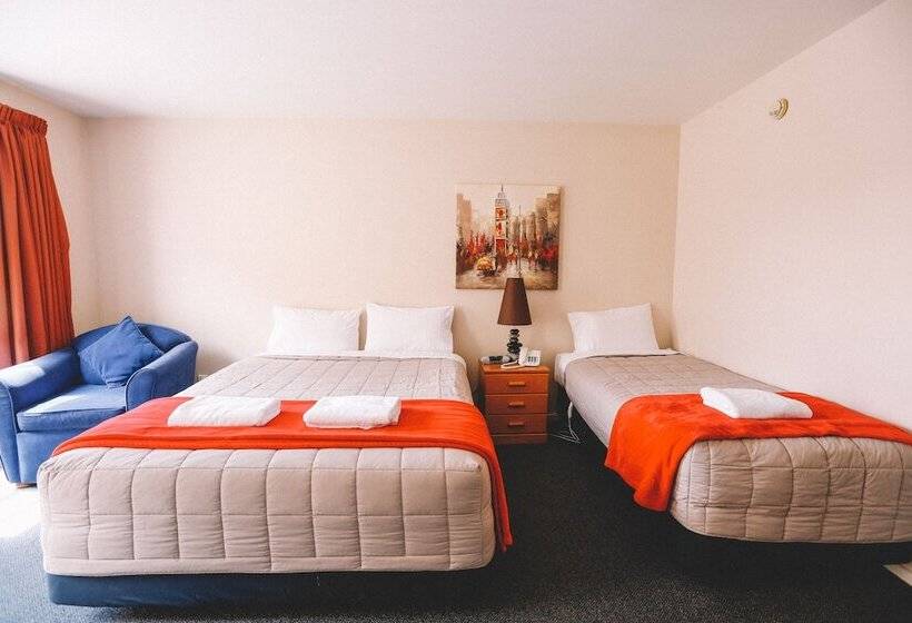 Студия Стандарт, Addington Stadium Motel