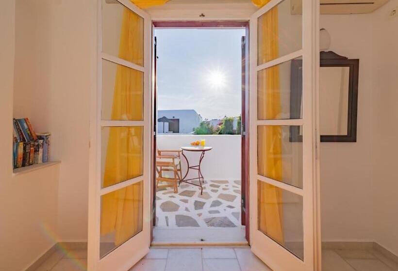 Family Suite, Antonina