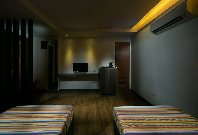 디럭스 룸, 950 Condotel