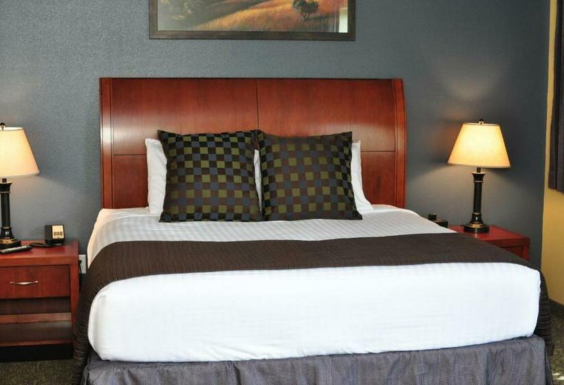 Люкс Кровать Кинг, Cobblestone Inn & Suites  Newton