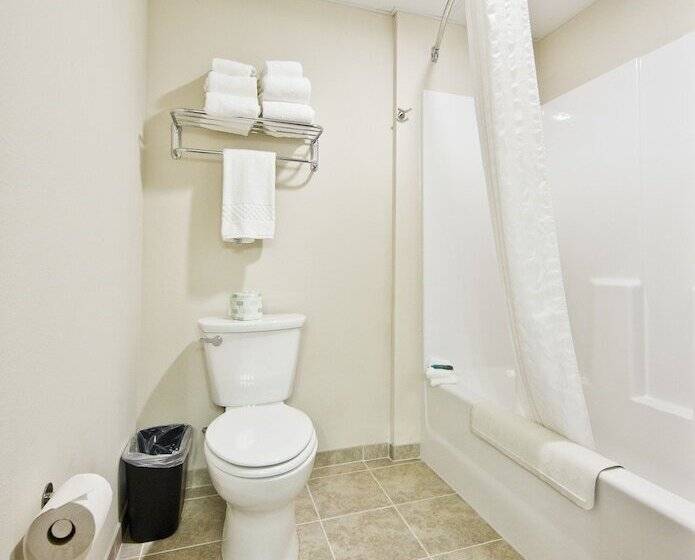 Люкс, Cobblestone Inn & Suites  Newton