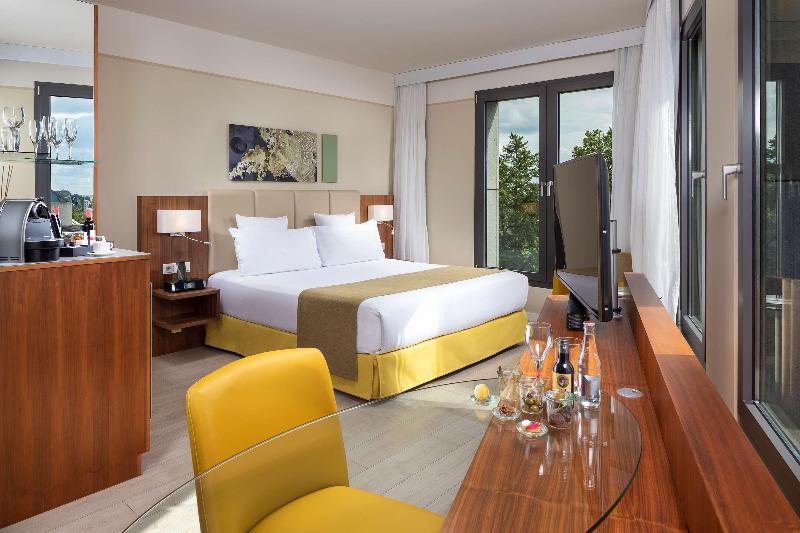 Quarto Familiar Premium, J Suites