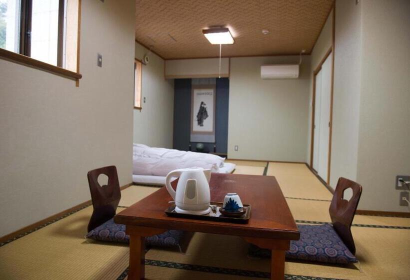 标准四人间共用浴室, Sakuraya