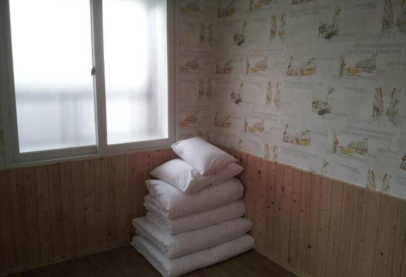חדר סטנדרט לארבעה, Gyeongju Namu Guesthouse