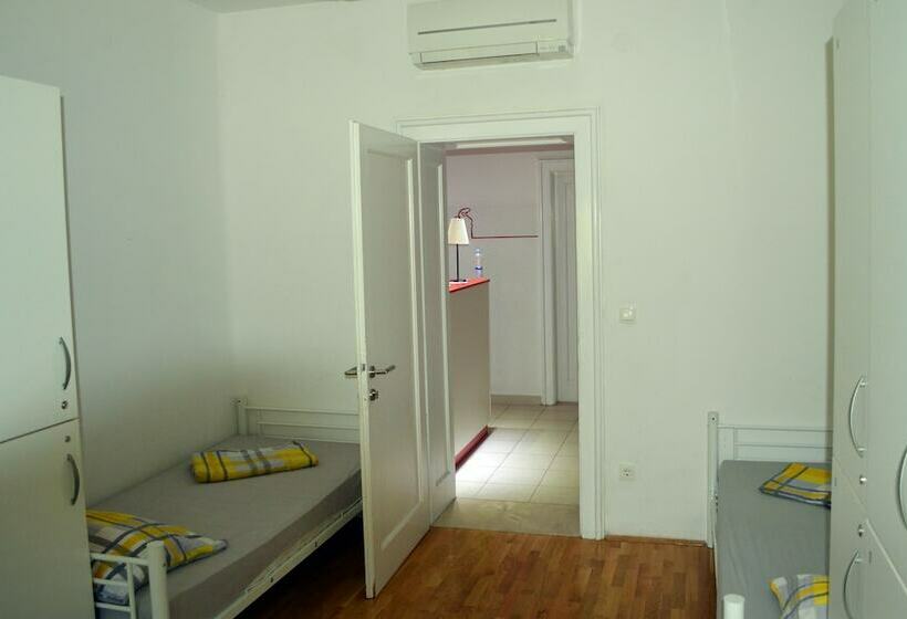 Кровать в Общей Комнате, Hostel Split Backpackers 2