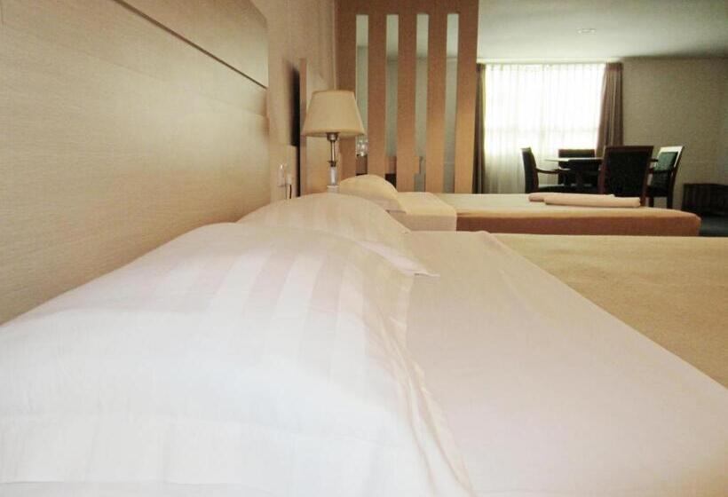 חדר משפחתי, Promenade Service Apartments