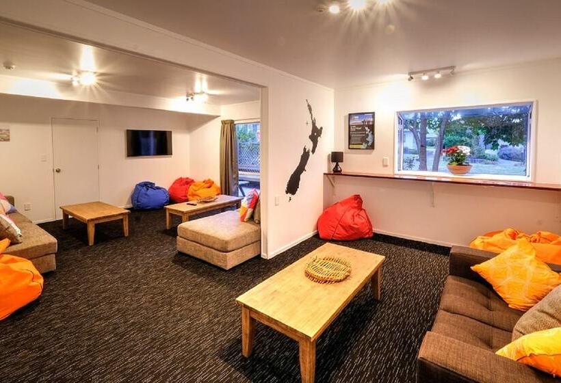 Кровать в Общей Комнате, Haka House Taupo