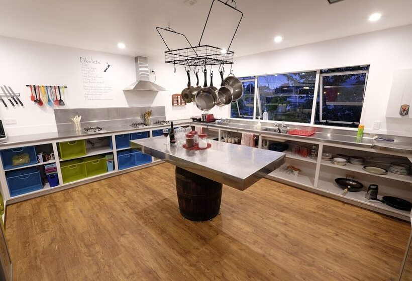 تختخواب در اتاق مشترک, Haka House Taupo