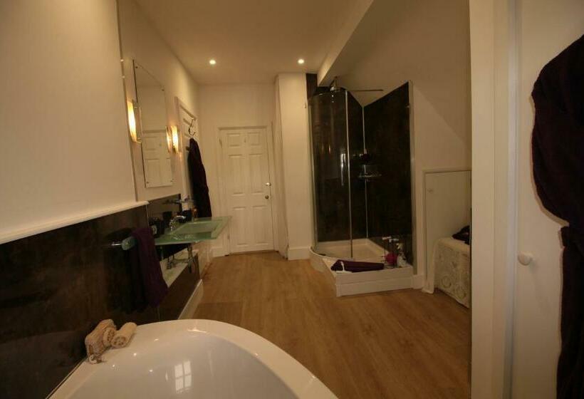 1 Bedroom Penthouse Apartment, Prince Hill House
