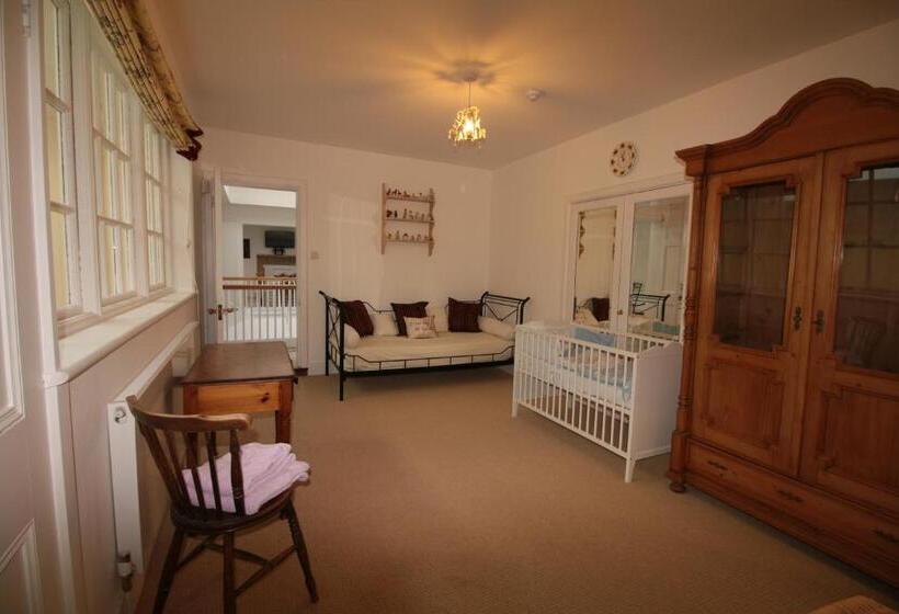 1 Bedroom Penthouse Apartment, Prince Hill House