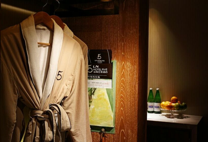 Президентский Люкс, Ln Hotel Five