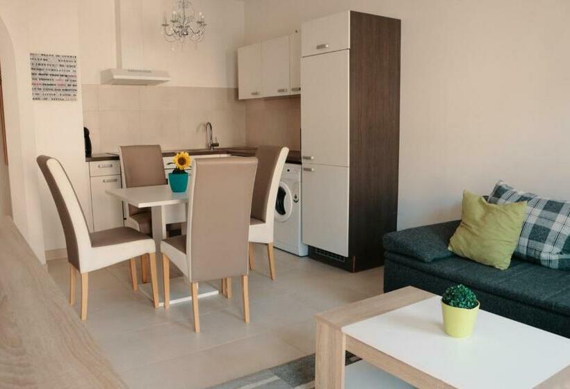 バルコニー付き１ベッドルームアパートメント, Vienna Airport Residences