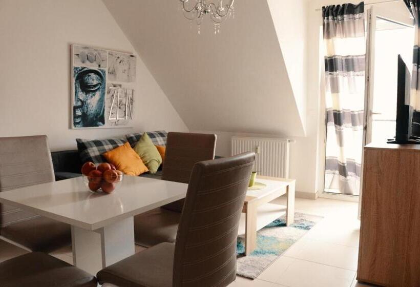 バルコニー付き１ベッドルームアパートメント, Vienna Airport Residences