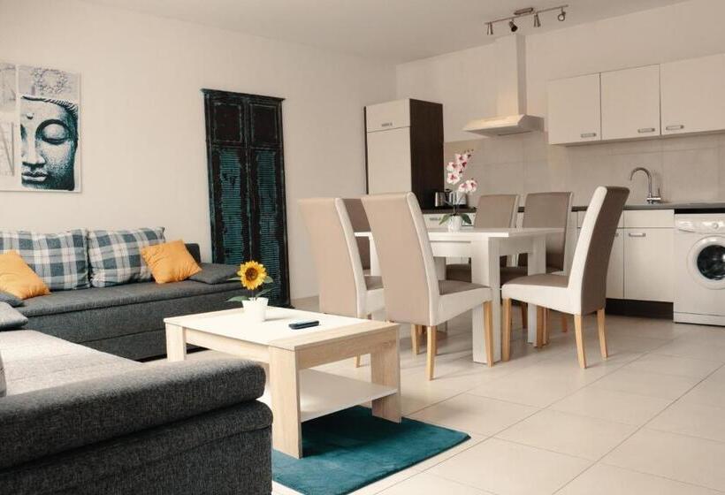スタンダードスタジオ, Vienna Airport Residences